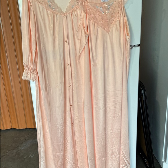 Vanity Fair Light Peach Lace Chemise (matching set) - Picture 1 of 7